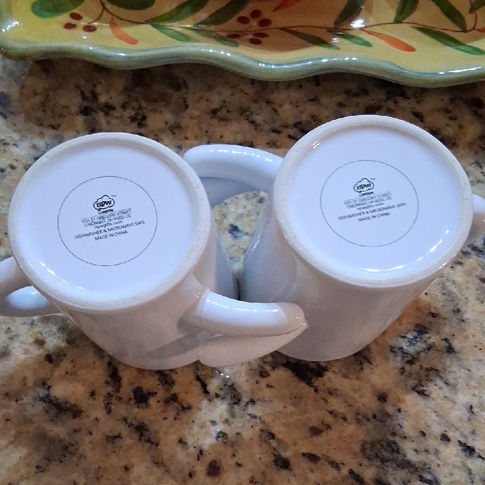 Adorable White Hugging Mugs Set. Rare Find. Super Cute!! - Picture 7 of 12